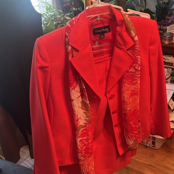 Evan Picone suit, coral color with scarf, size 12, EUC, jacket/pencil skirt - Picture 5 of 14
